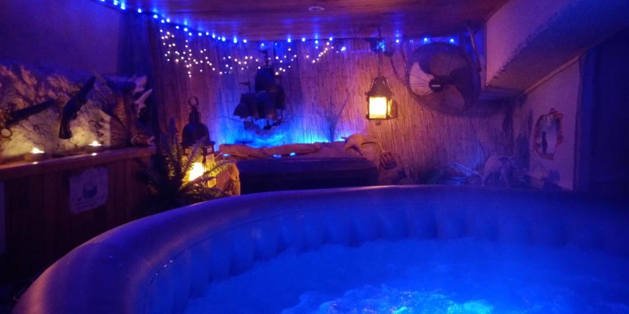 Nouveau ! Chambre D'Hote Insolite Privee " Coeurs De Pirates A Bali En Provence" Spa Sauna Massages Dans Cadre Exotique D'Amenagements Exterieurs D'Exception Ete Comme Hiver Bienvenue !!! 滨海卡瓦莱尔 外观 照片